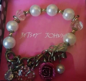 💋Betsey Johnson Heart, Rose, Pearl's And Crystal Bangle Bracelet NIB💋 - Picture 1 of 5