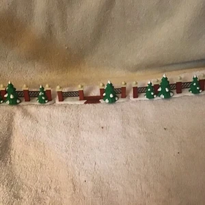 3 Heritage DEPARTMENT 56 Dorf Baum ausgekleidet Hof Zaun Weihnachtsbaum Deko - Bild 1 von 7