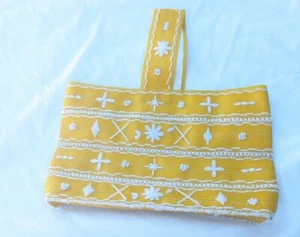 HANDARBEIT Vintage Tasche Handtasche Beuteltasche gelb, Garn auf Kunststoff Flanell gefüttert - Bild 1 von 3
