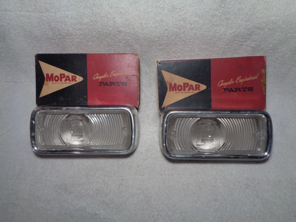Lentes de luz NOS Mopar 1956 Plymouth Park - Imagem 1 de 1