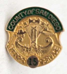 Spilla risvolto vintage contea di San Diego CA 15 anni di servizio dipendenti premio GF - Foto 1 di 2