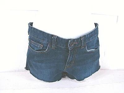 Pantalones cortos de mezclilla recortados Calvin Klein para mujer talla 26/2 [29 pulgadas cintura 2 pulgadas entrepierna]  Foto 1 de 4