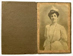 Foto Antigua Mujer Muy Bonita con Vestido Blanco en Polvo (1890) - Imagen 1 de 2