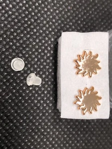 plastic gold earrings - Picture 1 of 3