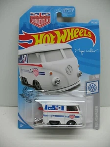 2019 HOT WHEELS URBAN OUTLAW MAGNUS WALKER VOLKSWAGEN KOOL KOMBI WHITE - Picture 1 of 2
