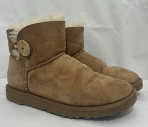 UGG Mini Bailey Button II Boots Womens Size 6 Shearling Suede Fur Lined Short - Picture 1 of 24