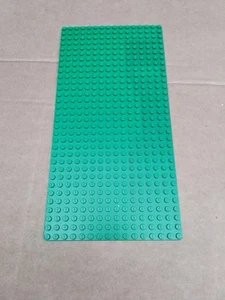 LEGO 16 x 32 (Half) Dark Green Base Plate 2748 x 1 - Picture 1 of 5