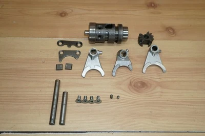 Suzuki PE250 1977 motor cambio motor leva horquilla horquilla repuestos Foto 1 de 4