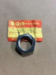 SUZUKI GSF600  VL800  VS750 GSX750 NUT OEM NOS 09140-22008 - Bild 1 von 1