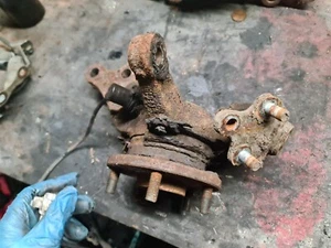 # Toyota Corolla Verso MK2 2.0 Diesel NS Front Passenger Left Side Wheel Hub - Picture 1 of 8