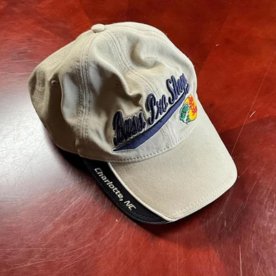 Bass Pro Shops Charolotte, NC Sombrero Caqui Heritage Exterior Gorra Ajustable (OSFM) Foto 1 de 4