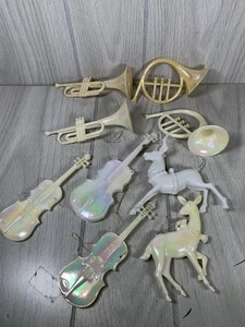 Lote 9 Adornos Navideños De Colección Iridiscentes Perlados Y Plásticos Instrumentos Ciervo - Imagen 1 de 6