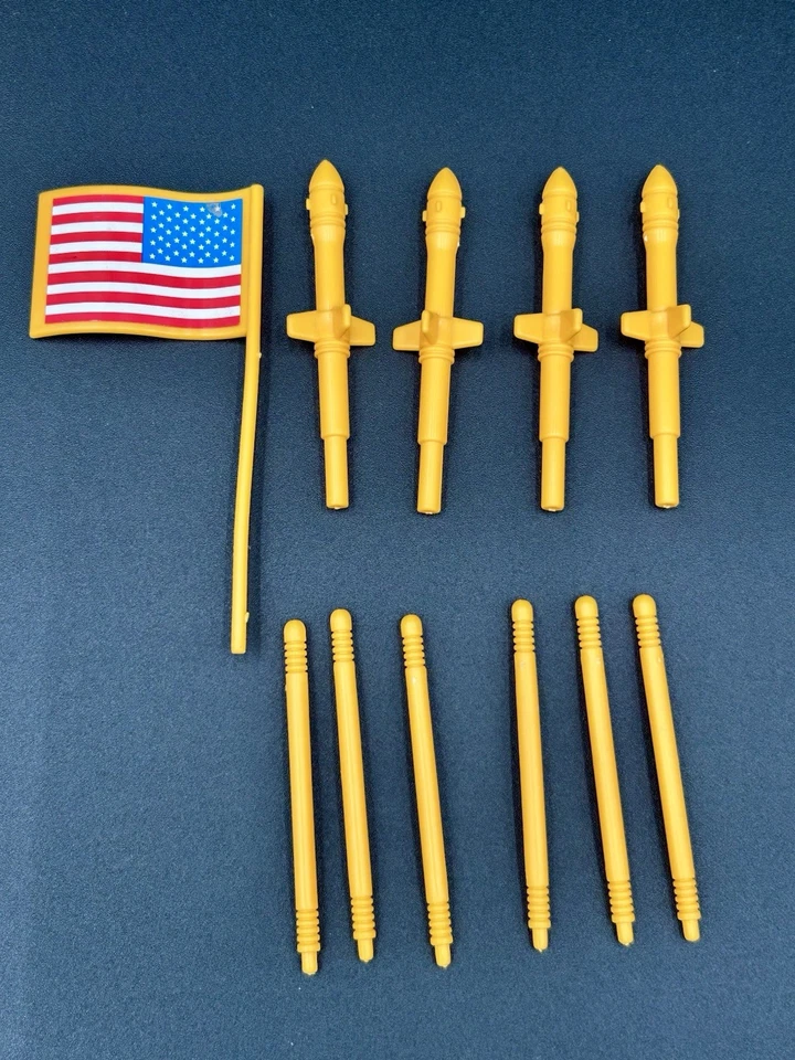 Lote de piezas vintage GI JOE FORT AMERICA misiles cohetes/bombas bandera 1991 Foto 1 de 1