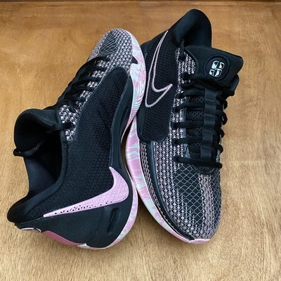 Кроссовки баскетбольные женские Nike Sabrina 1 By You 9,5 сзади розовые FJ4036-900 - Изображение 1 из 4