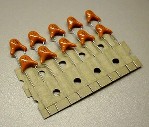 5 Stück 270 pF / 1 KV Keramik Kondensatoren (M0642) - Picture 1 of 1