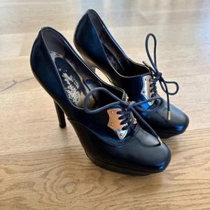 Gucci Vintage Leather Ankle Boots with Gold Lace Plate in Black - Picture 1 of 11