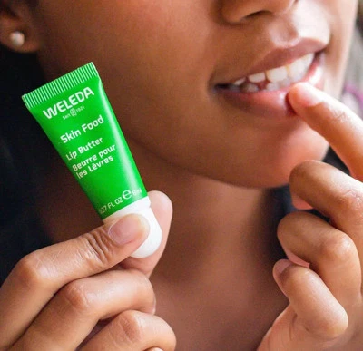 Mantequilla para labios Skin Food, 0,27 onzas, cuidado labial hidratante rico en plantas con girasol Foto 1 de 4