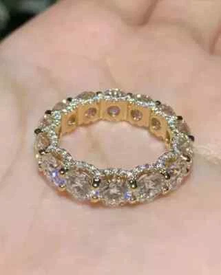 Alianza redonda de diamantes creados en laboratorio de 2 quilates enchapada en oro amarillo de 14 quilates para mujer Foto 1 de 2