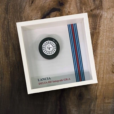 Quadretto con ruota in scala 1/8 Lancia Delta HF Integrale GR.A Martini Racing - Immagine 1 di 4