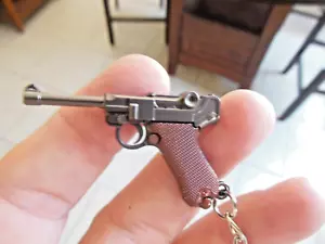 Luger tedesco 9 mm. ** Portachiavi ** {taglia piccola} **Spedizione gratuita* - Foto 1 di 5