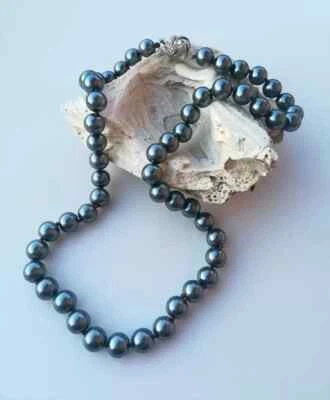 COLLANA PERLE AKOYA NERE NATURALI CHIUSURA GIOIELLO CON TOPAZIO IN ORO BIANCO PL - Immagine 1 di 4