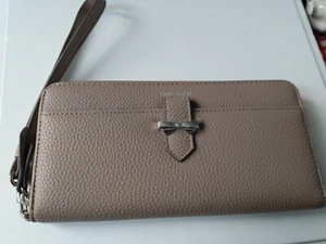 Cartera Muñequera Anne Klein Beige Cuero Guijarro Triple Nueva - Imagen 1 de 4