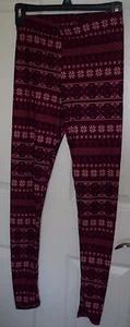Women's Rue 21 Leggings Size S/M Burgundy Black Snowflakes NEW - Picture 1 of 1