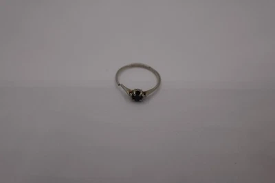 10K White Gold Blue Sapphire & Spinel ring Size 7.25 Ring Weight 1.1 grams broke - Image 1 of 4