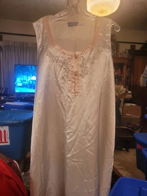 Camisón Jaclyn Smith para mujer talla 4X rosa bordado  Foto 1 de 3