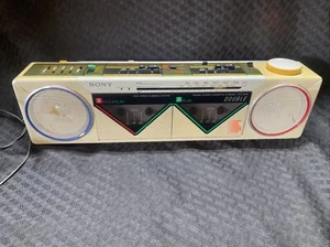 Sony CFS-W50 WHITE bella radio/cassetta Boombox vintage anni 80! COLORI RARI. ~LEGGI - Foto 1 di 15