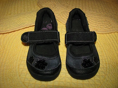 Zapato Stride Rite M2P Mindy para niños pequeños talla 5 negro con detalles metálicos usado  Foto 1 de 4