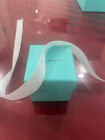 TIFFANY & CO. Pierścionek Pudełko upominkowe (2" x 2" x 2") z białą wstążką (NOWE)
