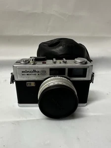 Minolta Hi-Matic E S Silver 35mm FilmCamera 40mm F 1.7 With Case - Picture 1 of 6
