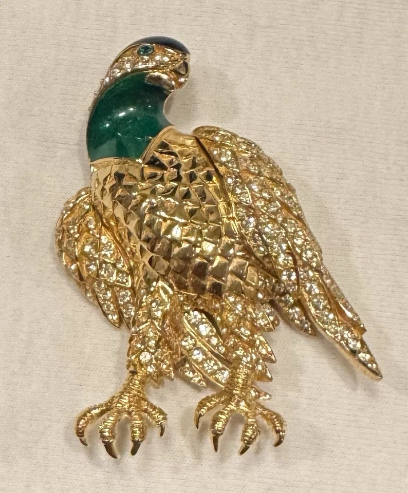 Broche Halcón Peregrino o Maltés Esmalte y Diamante Tono Dorado CINER De Colección Foto 1 de 4