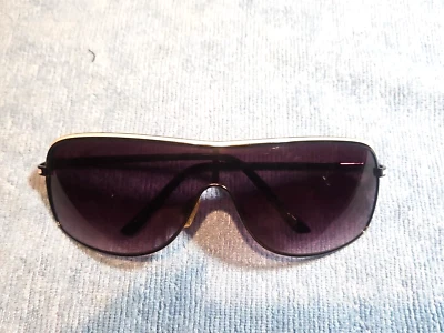 Óculos de sol feminino estilo aviador "usado" Steve Madden - Imagem 1 de 4