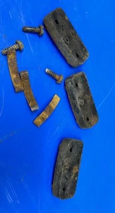 Simplicity 1060 E Snowblower (1694440)    Plastic Chute Guide Clamps   1666613SM - Picture 1 of 4