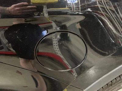 Ford Explorer 2014 OEM tanque de combustible trasero puerta solapa esmoquin negro metálico UH 11-19 Foto 1 de 4