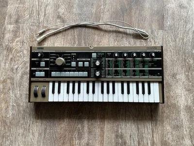 KORG microKORG Analoger Synthesizer mit Zubehör und Originalverpackung - Bild 1 von 4