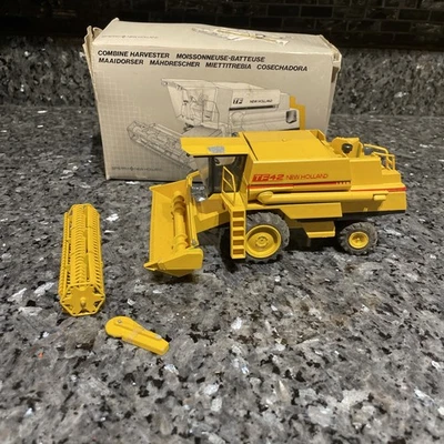NZG #269 SPERRY-NEW HOLLAND TF42 COMBINE 1/42 Scale W/ Box Made In GERMANY Parts - Image 1 of 4