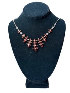 Collana croce bavaglino granato argento sterling vintage marchesa e pietre sfaccettate ovali 22 g - Foto 1 di 11
