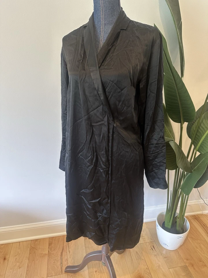 La Perla 100% Silk Black Notch Lapel Button Robe EUC Sz S Dressing Gown - Image 1 of 4