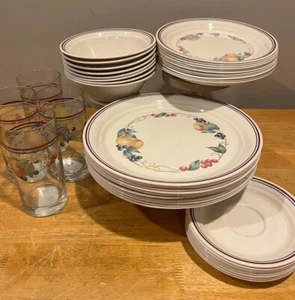 Corelle Corning Abundance Fruit Leaves Berry Maroon Replacement Dishes Vintage - Picture 1 of 9