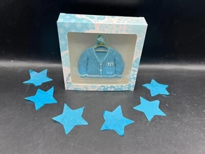 Offizielle Taylor Swift 1989 (Taylor's Version) Strickjacke Ornament NEU - Bild 1 von 5