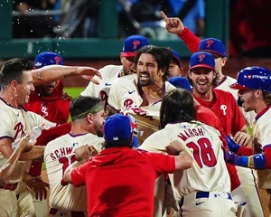 Nick Castellanos 2024 NLDS Spiel 2 Walk Off Philadelphia Phillies 8x10 MLB Foto - Bild 1 von 1