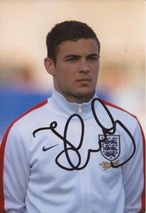 INGLATERRA Y STEVENAGE: FOTO DE ACCIÓN FIRMADA POR JAKE FORSTER-CASKEY 6x4 + certificado de autenticidad - Imagen 1 de 1