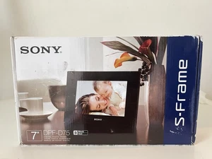 SONY DPF-D75 7-Inch LCD Digital WVGA 16:10 Photo Frame (Black) - Picture 1 of 4