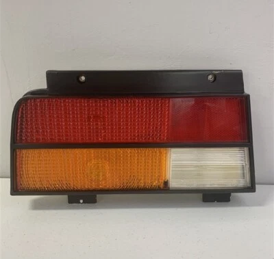 Luz trasera izquierda Chevrolet Cavalier 1984 4 DR sedán usado 5972351 Foto 1 de 4