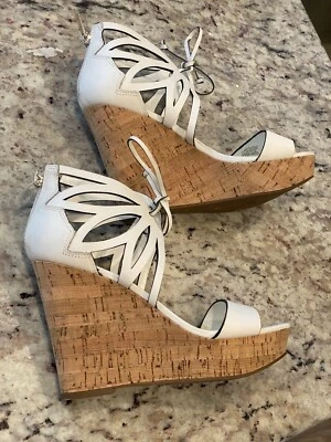 Sandalias de cuña IVANKA TRUMP AUTÉNTICAS para mujer blancas de cuero corte láser talla 8 Donald Foto 1 de 3