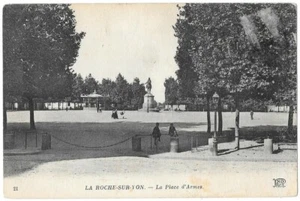   La Roche-sur-Yon 85 Vendée La Place d'Armes CPA animée écrite en 1923 - Picture 1 of 2