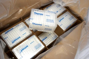 60 Thermo Scientific 442404 Mikroplatte 96 Well flacher Boden Maxisorb Immunplatte - Bild 1 von 2